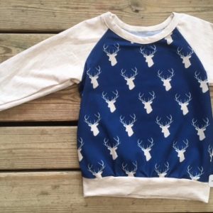 Sweat Raglan biologique beige et marine, imprimé « têtes de cerfs »;