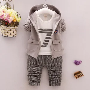 Ensemble 3 pièces avec veste à capuche
