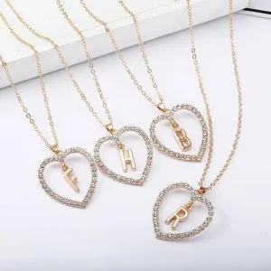Collier avec lettre dans le coeur
