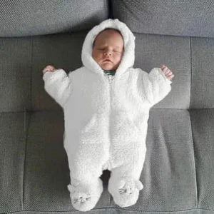 Mignonne Barboteuse à Capuche